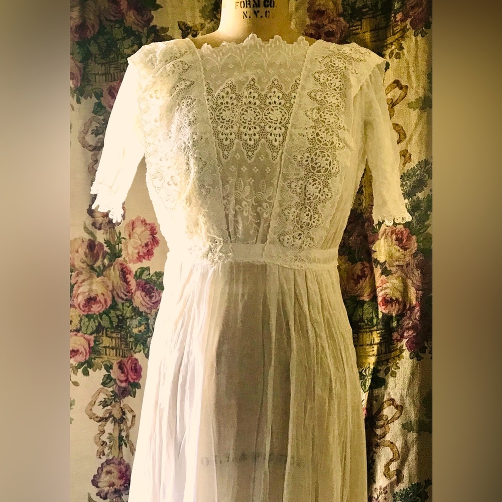 White on white cotton w/fancy lace Victorian dress XLNT cond.very Downton
